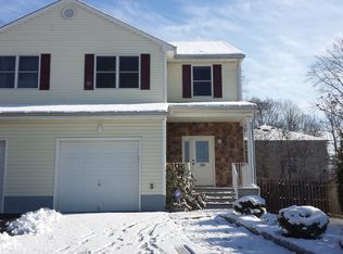 86B Pension Rd, Manalapan, NJ 07726