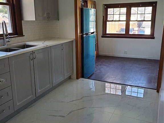 4th image of 1630 Hall Ave