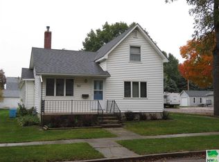 911 Pleasant St, Boyden, IA 51234