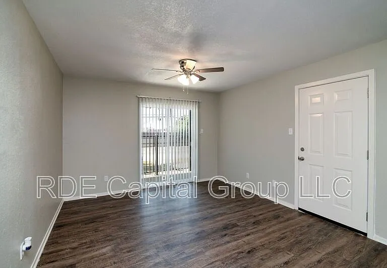 8045 W Elizabeth Ln #223 — Photo 8