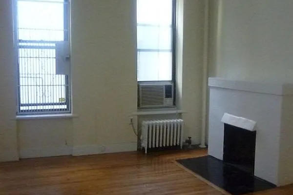 Rented by KVNY Soho | media 40