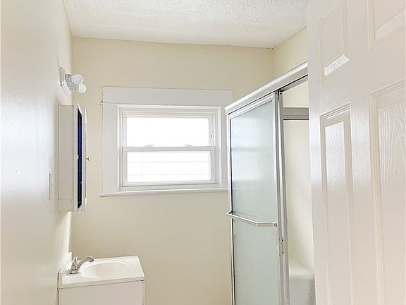 3rd image of 4309 E 128th St