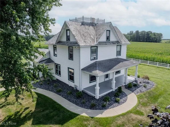2543 E Moreland Rd, Fredericksburg, OH 44627