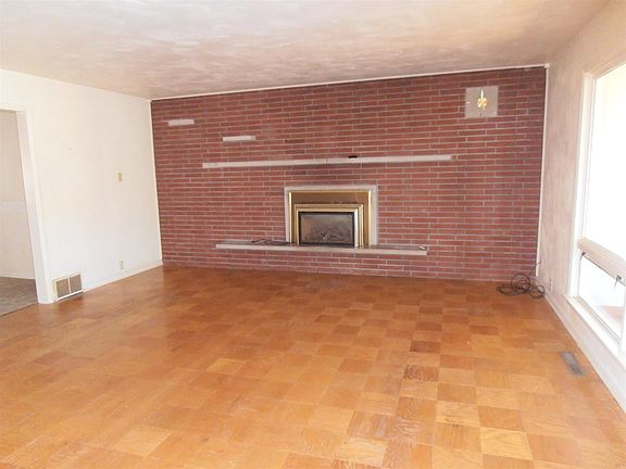 2nd image of 50755 Notre Dame Ave