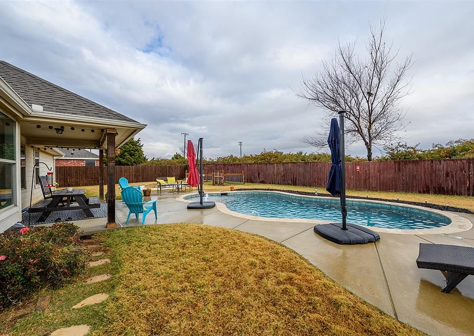 1st image of 721 Countryside Dr