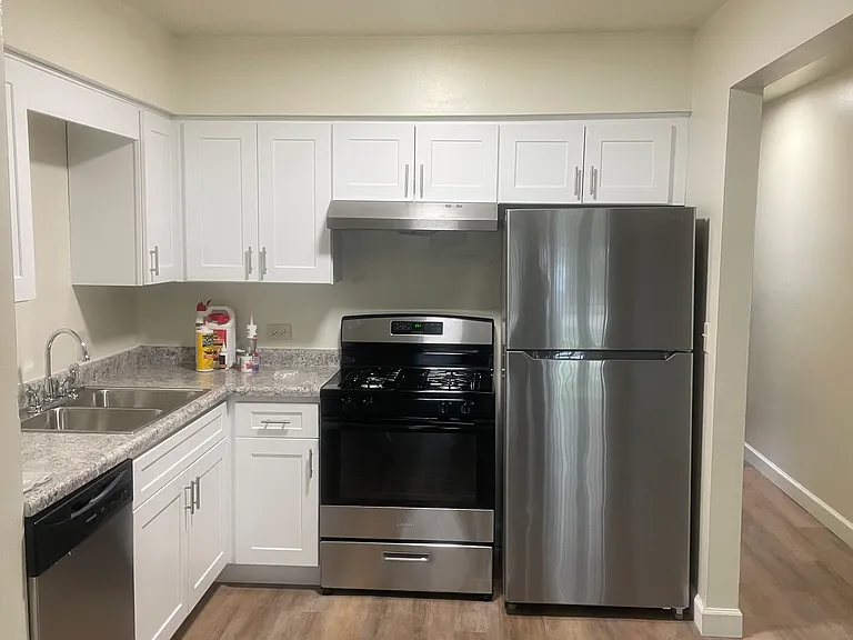 4629 Yackley Ave #4 — Photo 6