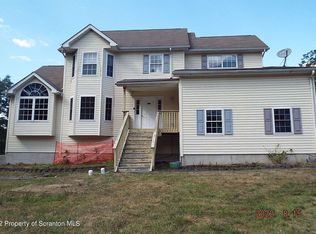 3339 Bluebird Dr, Bushkill, PA 18324