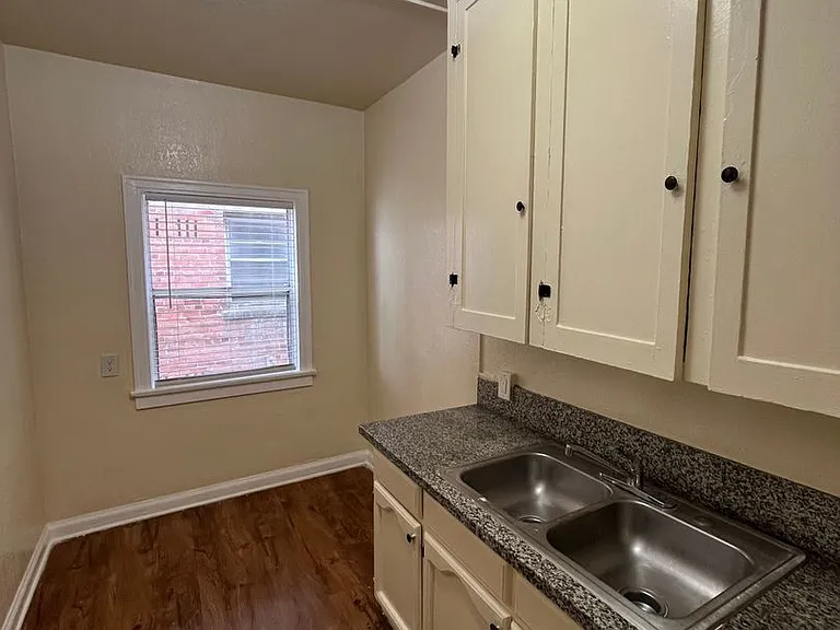 307 Witmer St — Photo 8