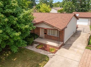 18827 Martin St, Roseville, MI 48066