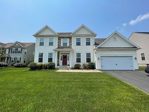 3rd image of 12 Tennyson Ct
