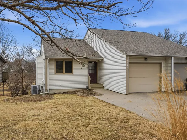 2058 S Ridge Dr, Coralville, IA 52241