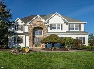 1 Cavalier Ct, Ringoes, NJ 08551