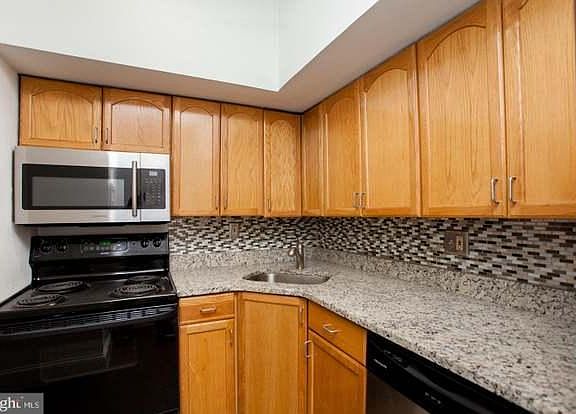 2nd image of 1616 Mount Vernon St #1