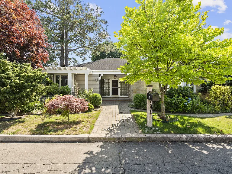 25 Crescent Bluff Ave — Photo 23
