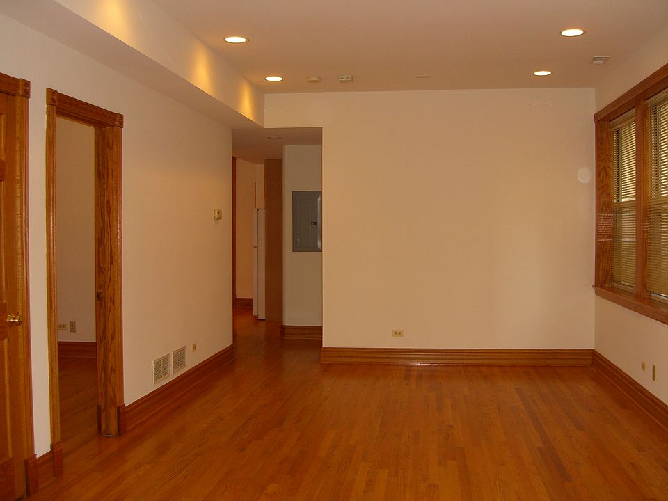 2nd image of 4541 N Albany Ave #3