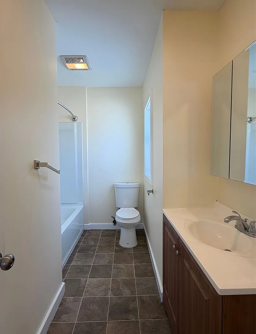 118 W Manchester Ave — Photo 4
