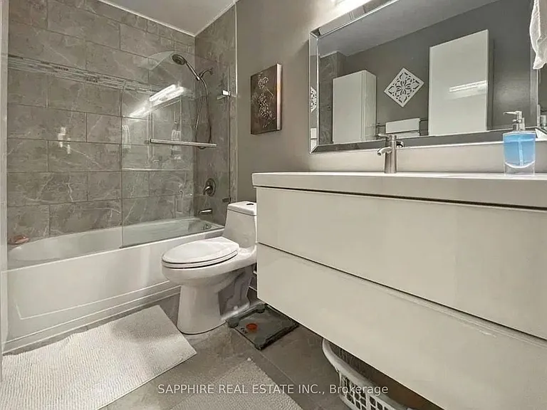 650 Wonderland Rd S — Photo 17
