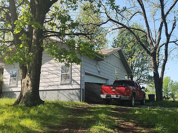 3rd image of 6061 N Farm Road 105