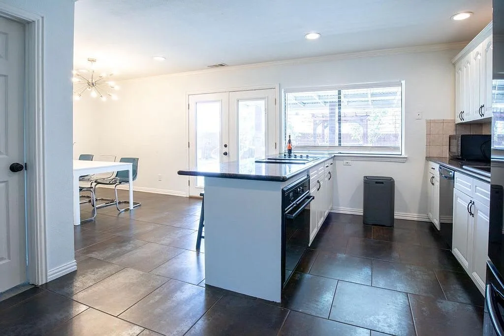 Building Photo - 904 Longhorn Dr #904