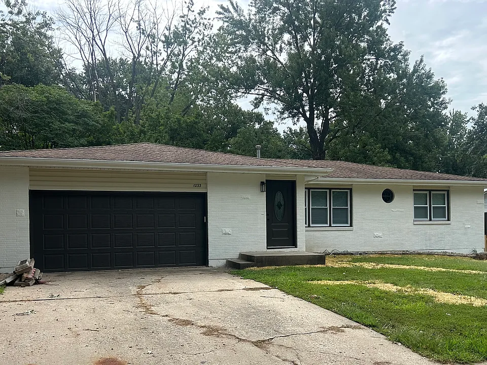 1233 Old Manor Rd