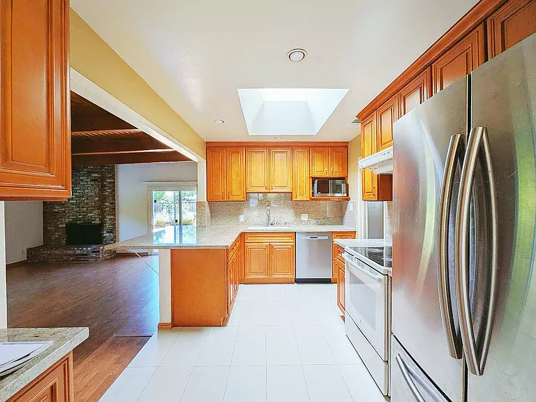 2650 Coit Dr — Photo 4