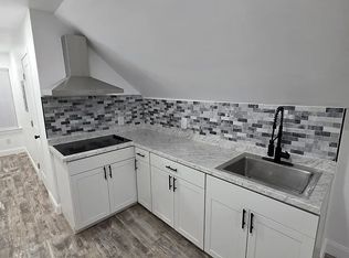 48 John St Floor 3, Cumberland, RI 02864