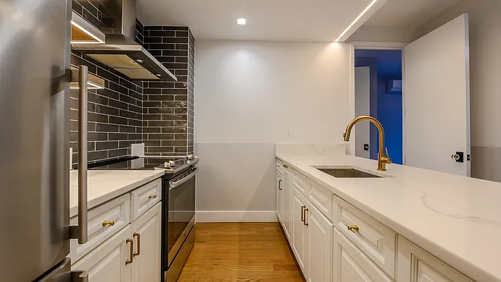 Rented by Nooklyn NYC LLC | media 41