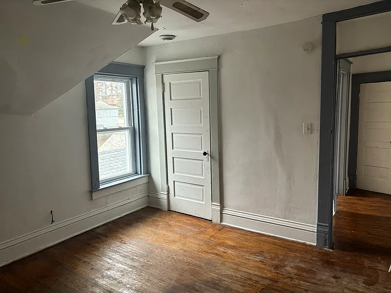 614 N Frederick Ave — Photo 9