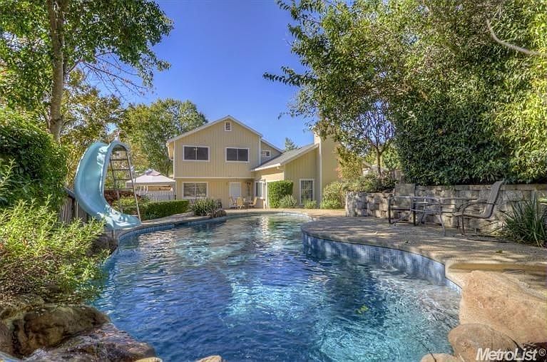 1st image of 6934 W Oak Ct