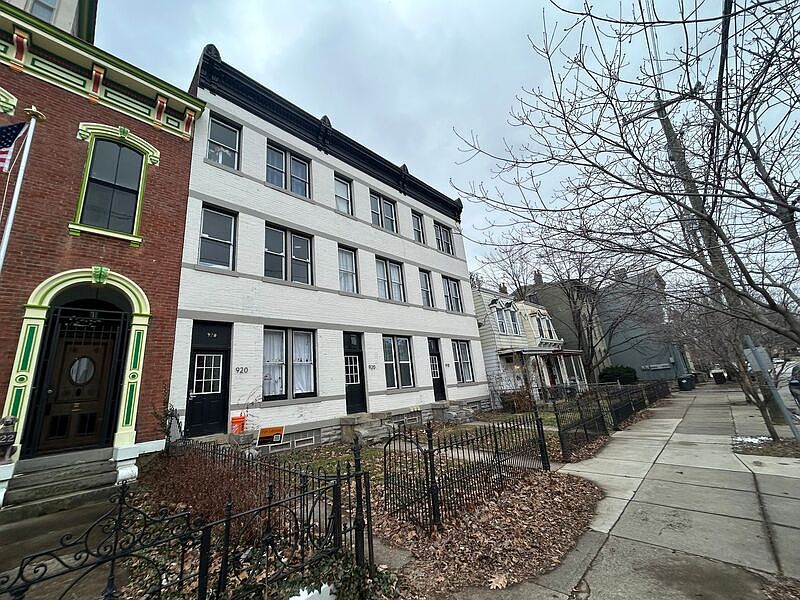 1st image of 920 Washington Ave Unit 2