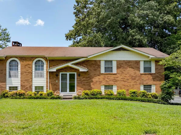 2101 Crown Court Ln, Chattanooga, TN 37421