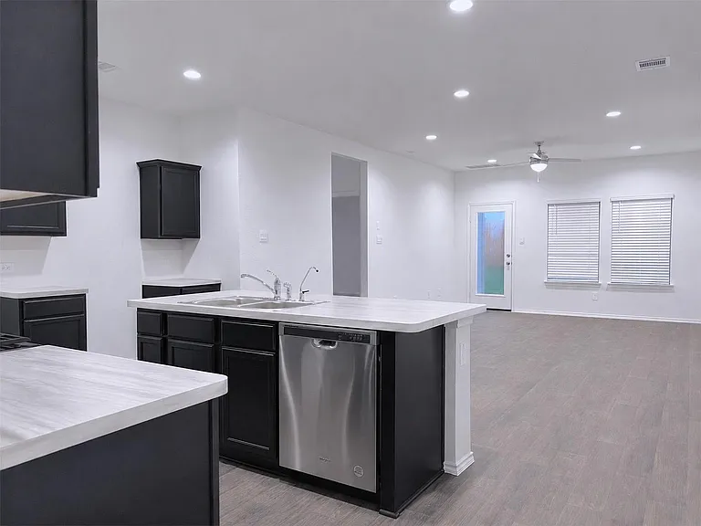 14866 Cypress Hollow Dr — Photo 4