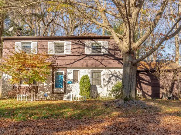 890 Cliffside Dr, Akron, OH 44313