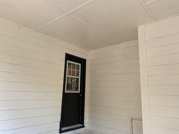 5th image of 120 Woodland Ln