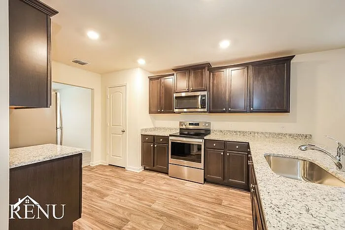 3 bed, 2.0 bath, 1525 sqft, $1,635 — Photo 3