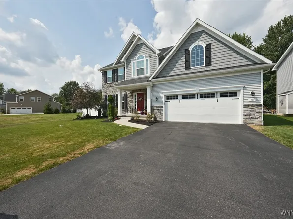 58 Stonebridge Dr, East Amherst, NY 14051