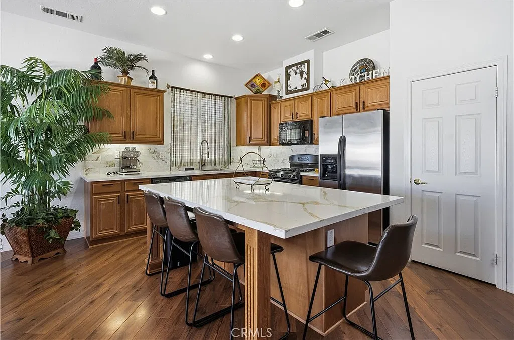 3 bed, 1720 sqft, $3,600 — Photo 4