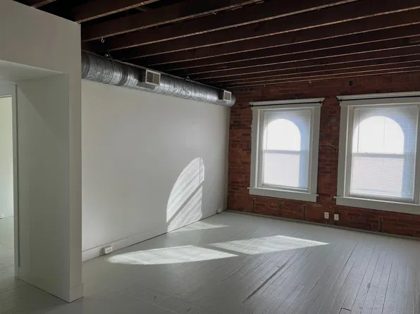 1221 N High St APT 3D, Columbus, OH 43201