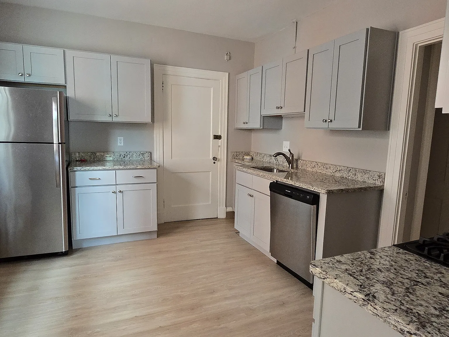 2 bed, 1100 sqft, $2,100 — Photo 2