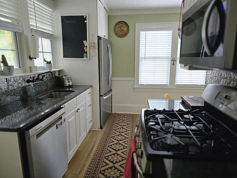 206 Oakwood Ave — Photo 7