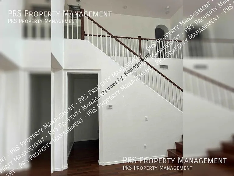 2741 W Redwood Ln — Photo 3