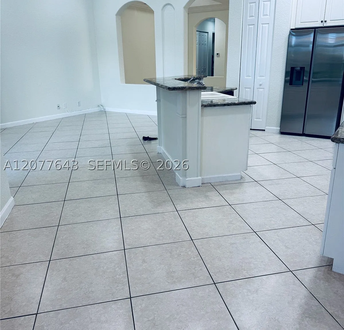 4 bed, 2400 sqft, $6,000 — Photo 4