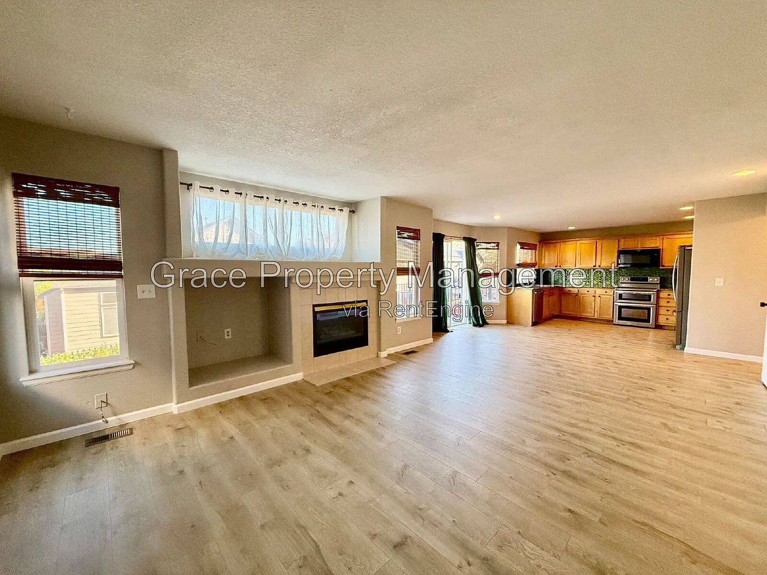 4 bed, 2.5 bath, 2594 sqft, $2,995 — Photo 4
