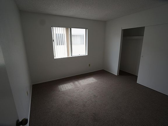 5th image of 944 Loring St APT D