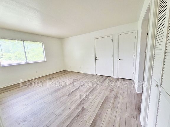 3rd image of 805F NW Mock Ave
