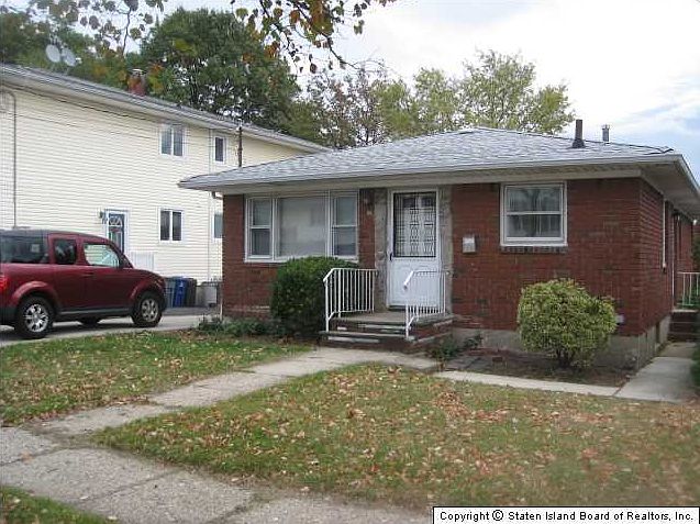 1st image of 186 Maybury Ave