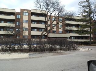 9242 Gross Point Rd, Skokie, IL 60077