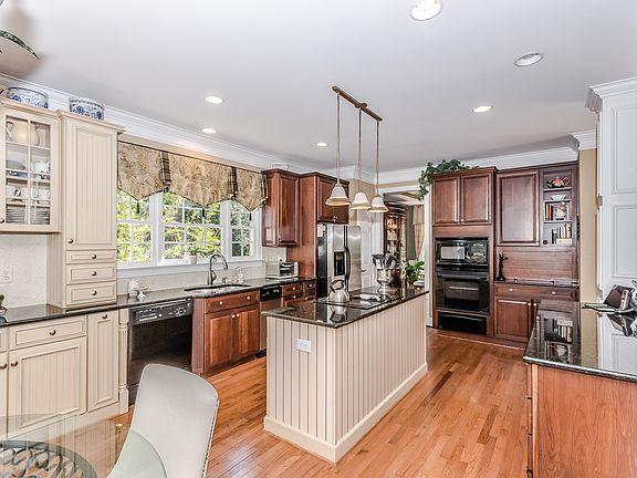 Huge 2 tone gourmet kitchen