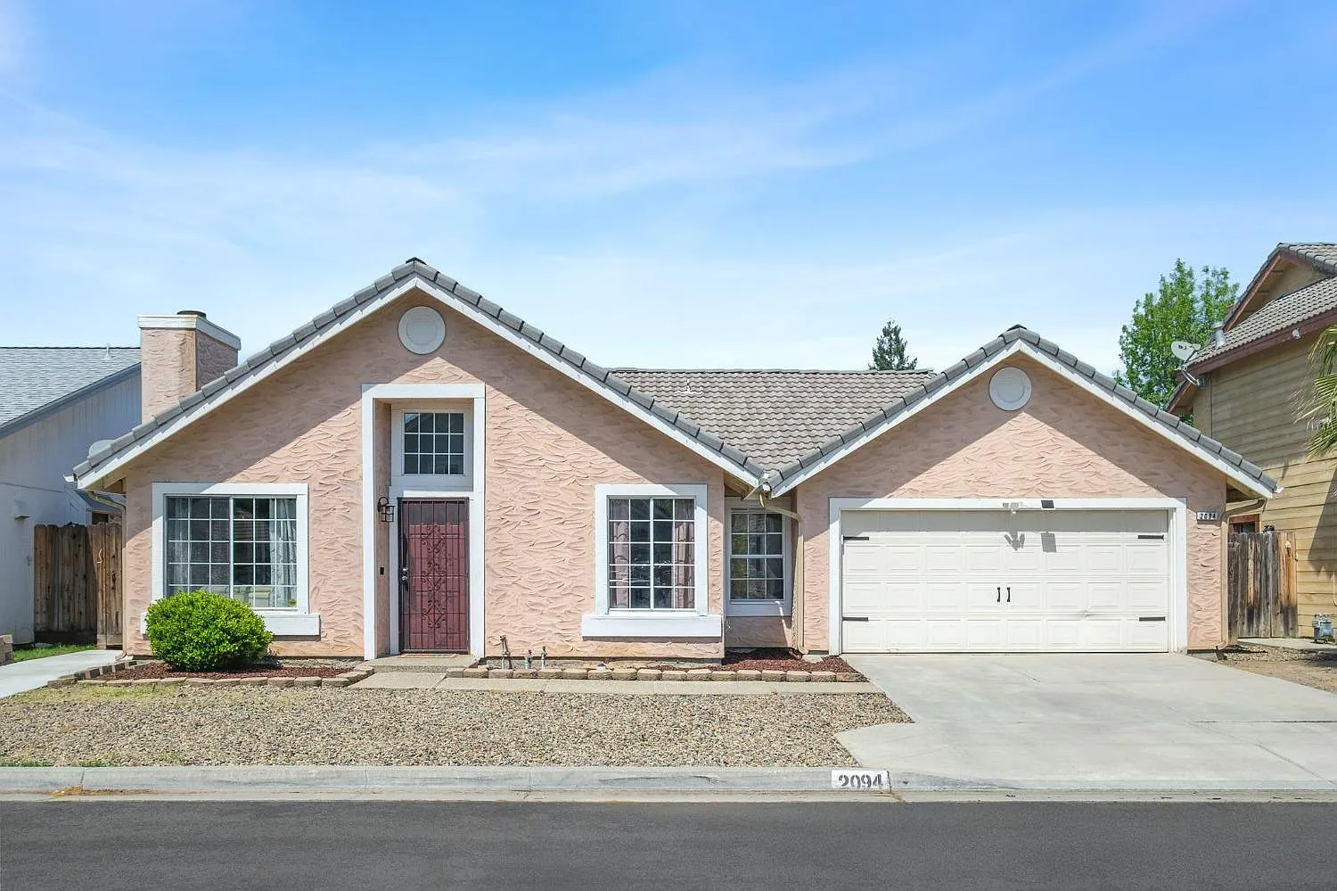 2094 E Minarets Ave photo 1