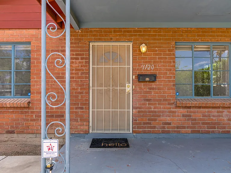 1120 E Waverly St — Photo 4